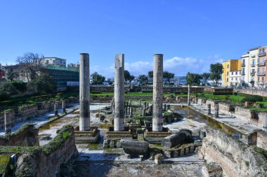 Pozzuoli 'deki antik Roma amfitiyatrosunun kalıntıları, İtalya' nın Campania kentindeki bir kasaba..