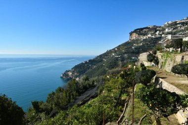 İtalya 'nın Salerno ilindeki Amalfi kıyılarının panoramik manzarası.