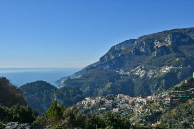 İtalya 'nın Salerno ilindeki Amalfi kıyılarının panoramik manzarası.