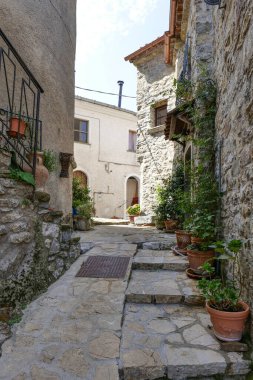 Sasso di Castalda 'da bir sokak, Basilicata, İtalya' da bir köy..