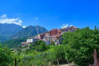 Molise, İtalya 'da bir köy olan Scapoli' den manzara.