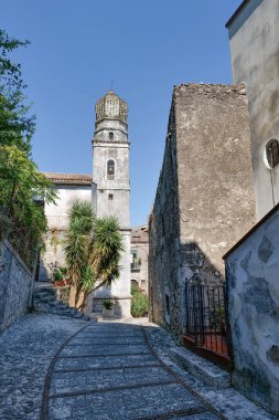 San Lorenzello 'da bir sokak, Campania, İtalya' da bir köy..