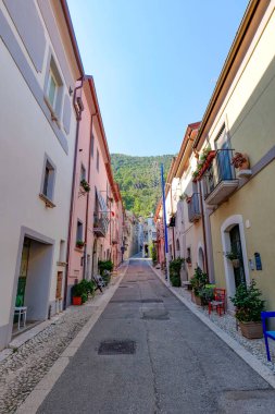 San Lorenzello 'da bir sokak, Campania, İtalya' da bir köy..