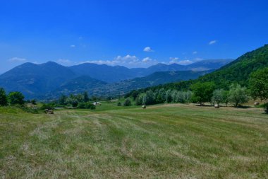 Pontelandolfo çevresindeki manzara, İtalya 'nın Campania şehrinde küçük bir kasaba..