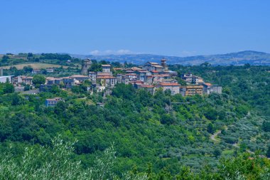 Pontelandolfo çevresindeki manzara, İtalya 'nın Campania şehrinde küçük bir kasaba..