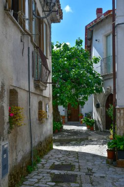 Castelvetere 'de bir cadde Konsolos Calore, İtalya, Campania' da bir köy..