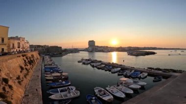 Gelibolu manzarası, İtalya 'nın Puglia bölgesinde bir deniz kenti..