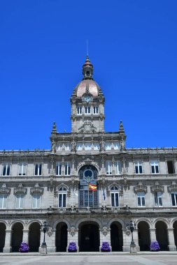 A Corua 'nın ana meydanı ve İspanya belediye binası..