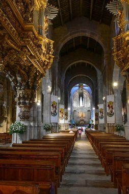  Portekiz, Braga 'da ortaçağ freskleriyle birlikte katedralin içi..