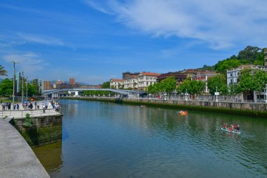 İspanya 'nın kuzeyindeki Bilbao şehrinin panoramik manzarası.