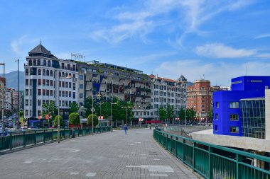 İspanya 'nın kuzeyindeki Bilbao şehrinin panoramik manzarası.