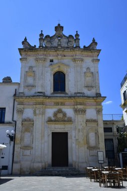 Nard 'ın tarihi merkezinde bir kilise, Puglia, İtalya' da bir turist kasabası.