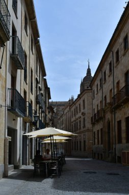 Salamanca 'da bir sokak, İspanya' da tarihi bir şehir..