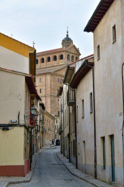 Salamanca 'da bir sokak, İspanya' da tarihi bir şehir..