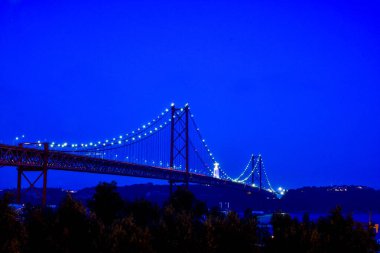 Portekiz 'in Lizbon kentindeki Tagus Nehri üzerinde 25 Nisan adlı köprü askıya alındı..