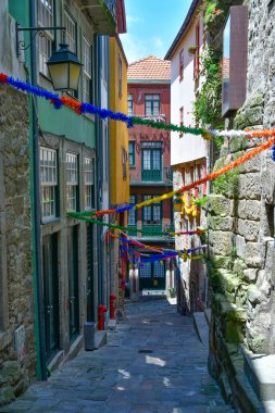 Portekiz 'in Porto şehrinde eski ve pitoresk bir cadde.
