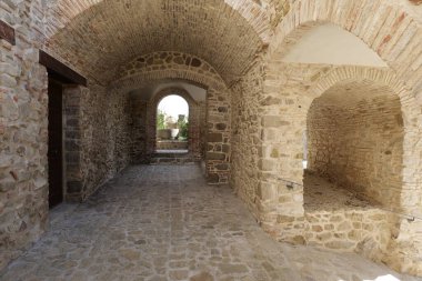 Colobraro 'da bir sokak, İtalya' nın Basilicata bölgesinde bir köy..