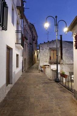 Colobraro 'da bir sokak, İtalya' nın Basilicata bölgesinde bir köy..
