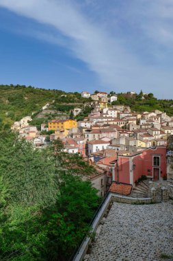 İtalya, Basilicata 'da bir köy olan Ermento çevresindeki manzara.