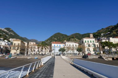 İtalya 'nın Salerno eyaletinde yer alan Amalfi kıyısında bir kasaba olan Minori' nin manzarası.