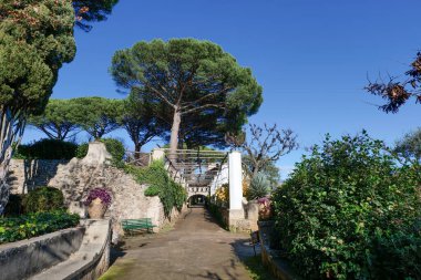 Ravello 'da bir halk bahçesi bulvarı, İtalya' nın Salerno eyaletinde bir kasaba..