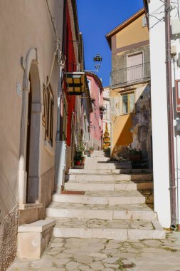 Zungoli 'de bir sokak, İtalya, Campania' da bir kasaba..