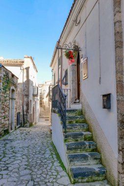 Zungoli 'de bir sokak, İtalya, Campania' da bir kasaba..