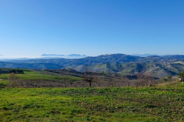 Zungoli çevresindeki manzara, İtalya 'da Campania' da bir kasaba..