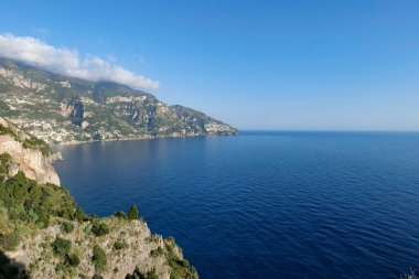 İtalya 'nın Positano kentinden Amalfi sahili manzarası.