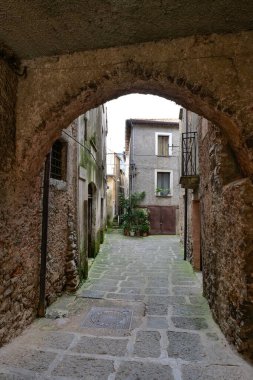 San Giovanni a Piro 'nun karakteristik bir caddesi, İtalya' nın Salerno eyaletinde bir ortaçağ kasabası..