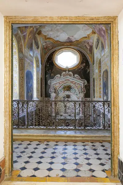 İtalya 'nın Napoli kentindeki San Gregorio Armeno manastırında antik bir şapel..