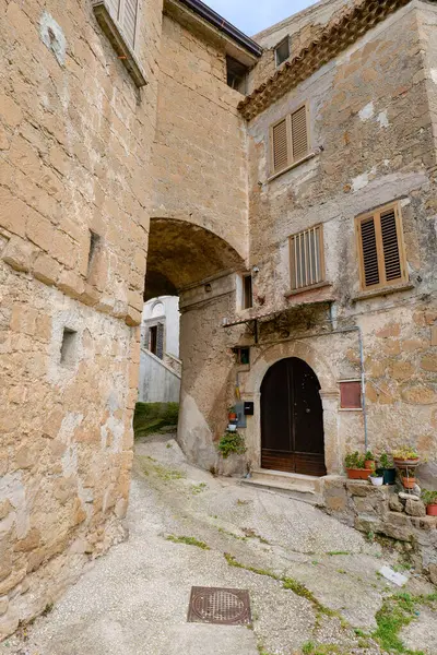 Conca della Campania 'da bir sokak, İtalya' nın Caserta eyaletine bağlı küçük bir çiftlik köyü..