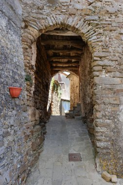 Lustra 'da küçük bir sokak, İtalya' nın Salerno eyaletinde bir dağ kasabası..