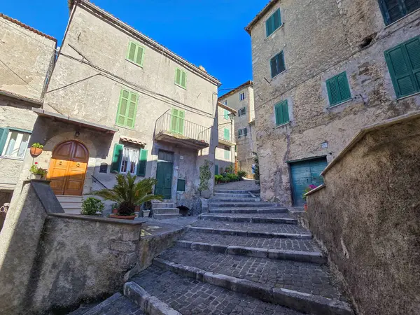 Guarcino 'nun eski evleri, İtalya' nın Frosinone eyaletinde eski bir kasaba..