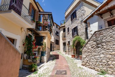 Veroli caddesi, İtalya 'nın Frosinone eyaletinde eski bir kasaba..