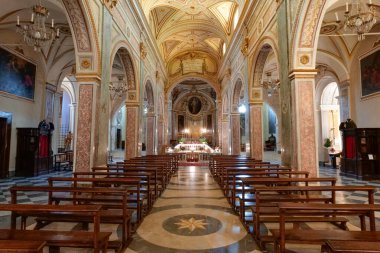 Veroli 'de bir kilisenin içi, İtalya' nın Frosinone eyaletinde bir ortaçağ köyü..