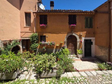 Veroli cephesi, İtalya 'nın Frosinone eyaletindeki eski bir kasabada tipik bir ev..