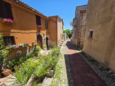 Veroli caddesi, İtalya 'nın Frosinone eyaletinde eski bir kasaba..