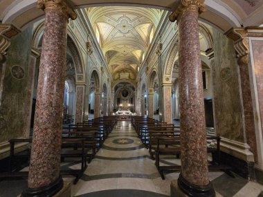 Veroli 'de bir kilisenin içi, İtalya' nın Frosinone eyaletinde bir ortaçağ köyü..