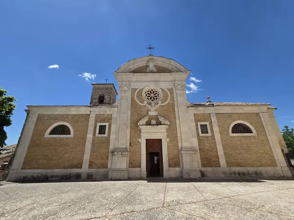 Veroli 'de bir kilise, İtalya' nın Frosinone eyaletinde bir ortaçağ köyü..