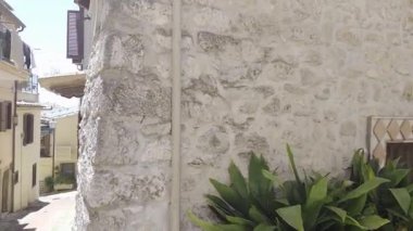 Veroli caddesi, İtalya 'nın Frosinone eyaletinde eski bir kasaba..