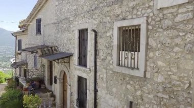 Veroli caddesi, İtalya 'nın Frosinone eyaletinde eski bir kasaba..