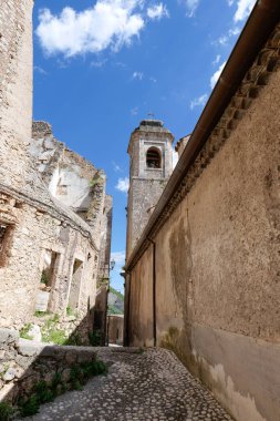 Castrocielo 'da bir sokak, İtalya' nın Frosinone eyaletine bağlı antik bir köy..