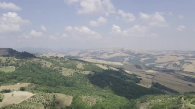 Acerenza çevresindeki manzara, İtalya 'nın Potenza eyaletinde küçük bir kasaba..