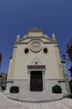 İtalya 'nın Potenza iline bağlı Cancellara' da küçük bir kilisenin cephesi..