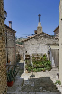 İtalya 'nın Potenza iline bağlı Cancellara' da eski bir evin cephesi..