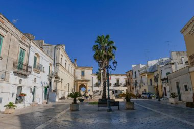 İtalya 'nın Basilicata şehrinde küçük bir Montescaglioso meydanı..