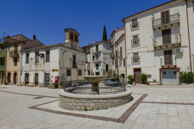 Castelverrino 'da bir meydan, Molise, İtalya' da küçük bir kasaba..