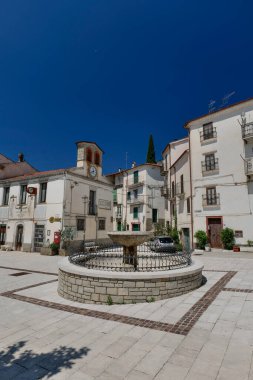 Castelverrino 'da bir meydan, Molise, İtalya' da küçük bir kasaba..