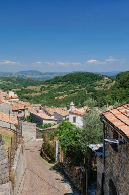 İtalya 'nın Molise kentindeki Roccamandolfi köyü..